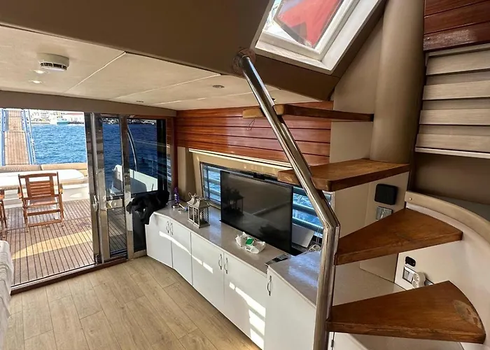 Rotavira Yat Kiralama Platformu ספינת מלון